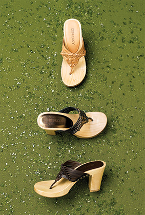 girl's wood sandals